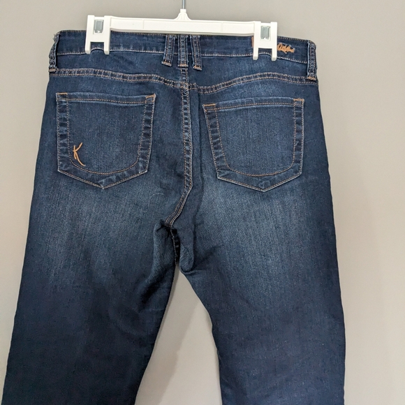 Kut from the Kloth size 6 Catherine boyfriend jeans in dark wash - Picture 4 of 6